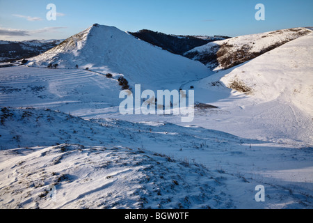 Snow in Dovedale - a view of Thorpe Cloud and Lin Dale from Hamston Hill, Peak District, Derbyshire Stock Photo