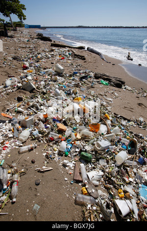 Plastic trash strewn beach, Santo Domingo, Dominican Republic Stock Photo