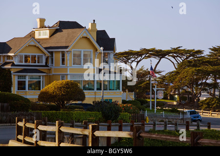 SEVEN GABLES INN was converted from a classic VICTORIAN HOME along SCENIC DRIVE - PACIFIC GROVE, CALIFORNIA Stock Photo