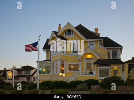 SEVEN GABLES INN was converted from a classic VICTORIAN HOME along SCENIC DRIVE - PACIFIC GROVE, CALIFORNIA Stock Photo