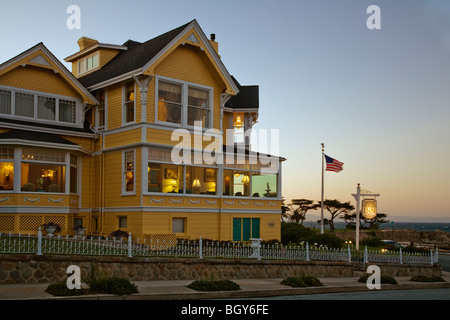 SEVEN GABLES INN was converted from a classic VICTORIAN HOME along SCENIC DRIVE - PACIFIC GROVE, CALIFORNIA Stock Photo