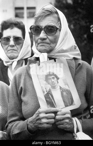 ARGENTINA MOTHERS OF PLAZA DE MAYO DEMANDING JUSTICE FOR RELATIVES 'DISAPPEARED' DURING MILITARY DICTATORSHIP. BUENOS AIRES Stock Photo