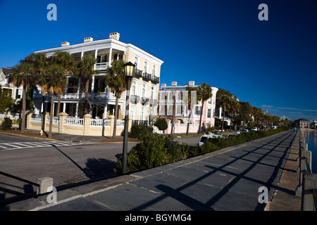 Walk way along the Battery with large Antebellum mansions and Palmetto trees in the background, Charleston, South Carolin Stock Photo