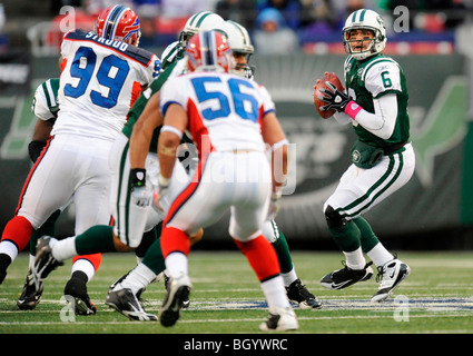 Mark Sanchez #6 of the New York Jets looks to pass Stock Photo