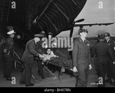 Operation 'Little Switch' PFC of 8th Cavalry Regiment, 1st U.S. Cavalry Division,  repatriated in POW exchange Stock Photo