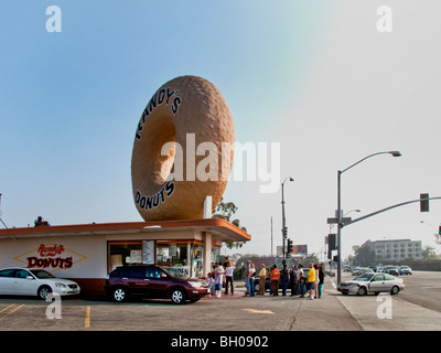 Hungry Sunday-morning customers line up at Rand's  in Los Angeles, an example of 'programmtic' architecture. Stock Photo