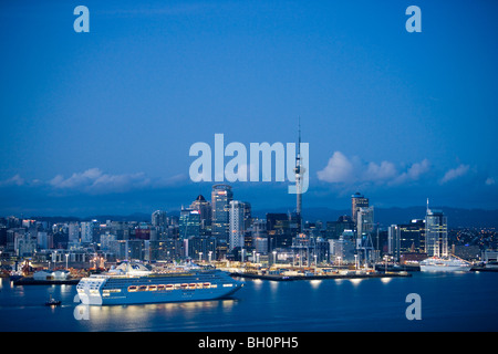 High rise buildings and cruiseships Dawn Princess and MV Columbus at dawn, Auckland, North Island, New Zealand, Oceania Stock Photo