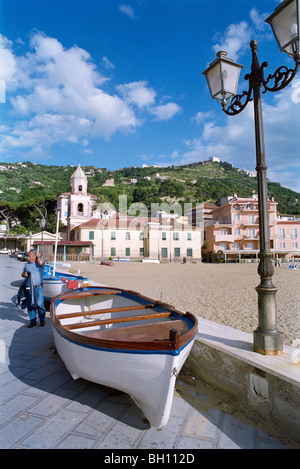 Beach and promenade with boat, Santa Maria di Castellabate, Castellabate, Cilento, Italy Stock Photo