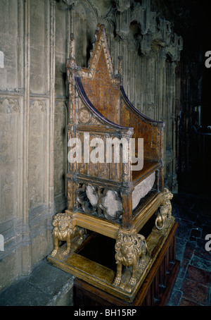 Coronation Throne made for Edward I to contain the Stone of Scone. Westminster Abbey, London England Stock Photo