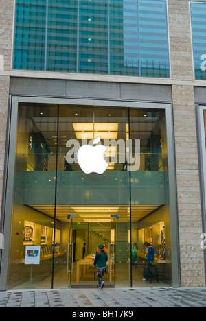 Apple store Liverpool 1 shopping area central Liverpool Merseyside England UK Europe Stock Photo