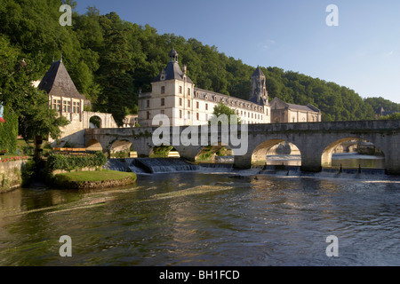 Jardin des Moines and Bridge over river Dronne, Brantome Abbey in the background, The Way of St. James, Roads to Santiago, Chemi Stock Photo