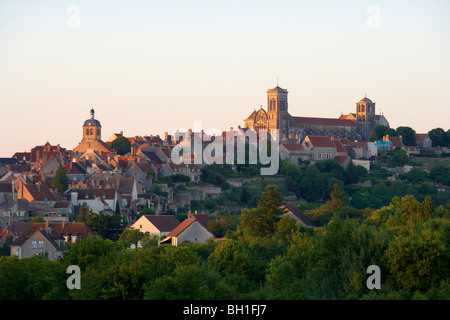 Vezelay with St Mary Magdalene Basilica in the evening, The Way of St. James, Chemins de Saint Jacques, Via Lemovicensis, Vezela Stock Photo