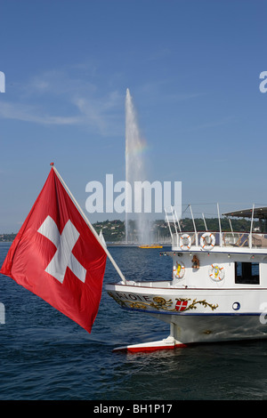 Jet d'Eau, one of the largest fountains in the world, excursion boat with Swiss flag in foreground, Lake Geneva, Geneva, Canton Stock Photo