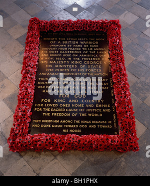 Westminster Abbey London. Tomb of Unknown British Warrior from World War I buried at west end of the nave in 1920. Stock Photo