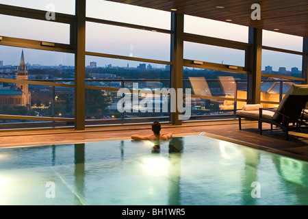 grand hyatt indoor pool
