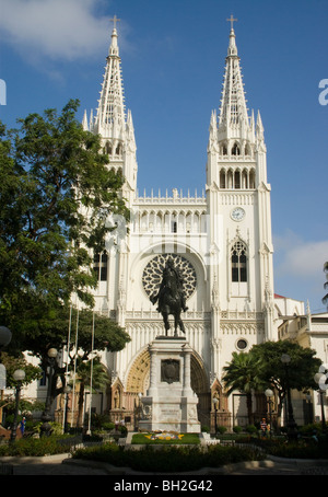 Ecuador. Guayaquil city, Metropolitan Cathedral(1924-37) and Seminario Park. Monument of Simon Bolivar. Stock Photo