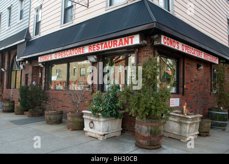 Cono's O'Pescatore Restaurant in the Bushwick neighborhood of Brooklyn in New York Stock Photo