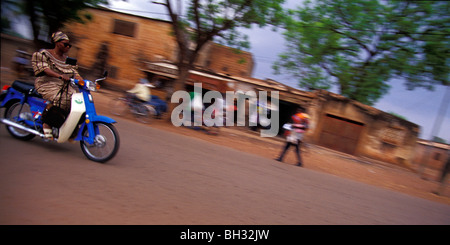 BURKINA FASO, Bobo Dioulasso, Transport, chinese tricycle Apsonic ...