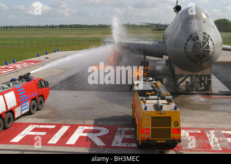 TRAINING DUTCH FIREFIGHTERS WITH AN AIRPLANE FIRE SIMULATOR, MODEL OF A BOEING 747, SCHIPHOL AIRPORT, AMSTERDAM, NETHERLANDS Stock Photo