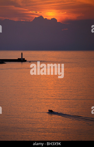 THE JETTY AND THE LIGHTHOUSE AT THE ENTRANCE TO THE PORT OF PROPRIANO, SOUTH CORSICA (2A), FRANCE Stock Photo