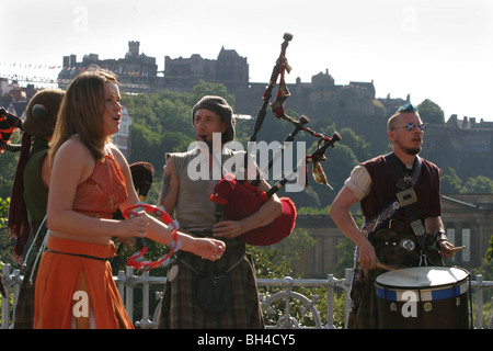 Bagpipers from Clan Wallace Society in front of Edinburgh castle, in Edinburgh, Scotland. Stock Photo