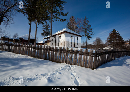 Village Lelic, traditional Serbian architecture in West Serbia, winter, snow Stock Photo
