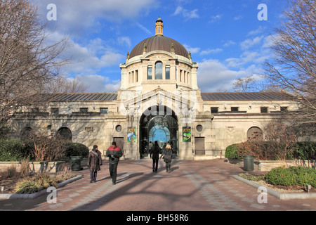 The Zoo Center building at the Bronx Zoo, New York City Stock Photo