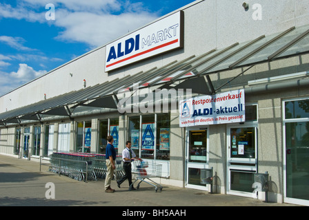 Entrance of an Aldi discount food and grocery store, Germany Stock Photo