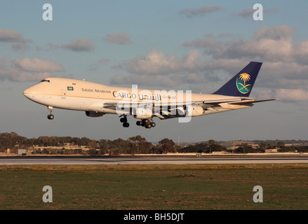 Saudi Arabian Airlines Cargo Boeing 747-268F-SCD (REG: HZ