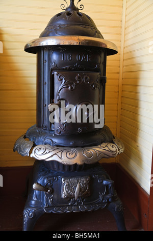 Peninsular Stove Company of Detroit oven and heater, Big Horn County Historical Museum, Hardin, Montana, USA Stock Photo