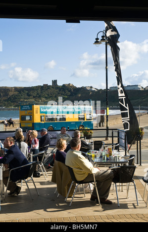 dh North Bay corner cafe SCARBOROUGH CAFES NORTH YORKSHIRE UK Customers sitting al fresco holidaymakers english holiday makers alfresco Stock Photo