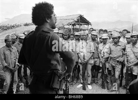 Jose Ramos-Horta addresses Fretilin freedom fighters in western mountain area of East Timor where Indonesia is invading Stock Photo