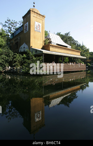 The Barbarossa Lounge, a waterside bar and restaurant located in People's Park in Shanghai just off of Nanjing Road. Stock Photo