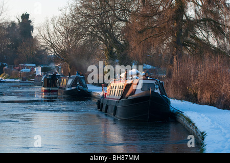 Narrow boats moored on frozen Llangollen Canal in Winter at Ellesmere, Shropshire, England, UK Stock Photo