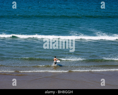 beginner surfer at woolacombe beach devon Stock Photo