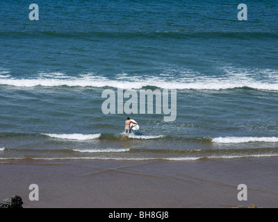 beginner surfer at woolacombe beach devon Stock Photo
