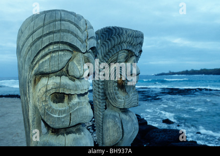 Sculptures of Gods at Puuhonua o Honaunau, Kona, Big Island, Hawaii, USA Stock Photo