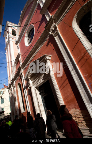 Santuario Madonna delle Grazie in San Giovanni Crisostomo, Venice, Italy. Tourist walking in the calle Stock Photo