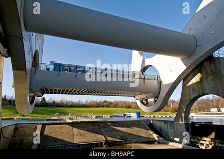 The Falkirk Wheel in rotation lifting boat to 30m elevation linking with upper canal waterway. SCO 6014 Stock Photo