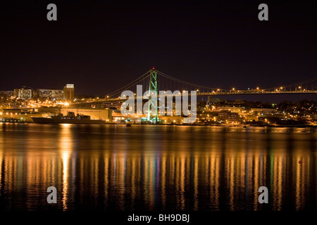 The Angus L. Macdonald Bridge, locally known as 'the old bridge', is a suspension bridge crossing Halifax Harbour in Nova Scotia Stock Photo