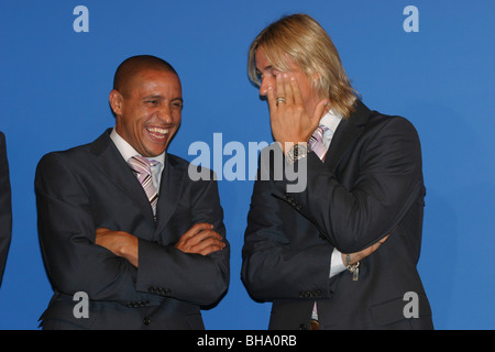 Roberto Carlos (left) and Jose Maria Gutierrez, football players with Real Madrid. In Tokyo, Japan. Stock Photo