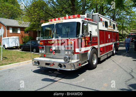 A heavy duty rescue squad truck parked in front of the Glendale Fire ...