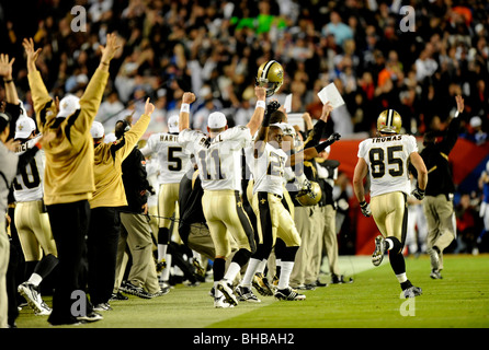 MIAMI GARDENS, FL - FEBRUARY 07: Kim Kardashian, Reggie Bush at Super Bowl  XLIV at the Sun Life Stadium on February 7, 2010 in Miami Gardens, Florida.  People: Kim Kardashian, Reggie Bush Stock Photo - Alamy