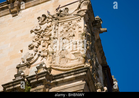Trujillo, Extremadura, Spain. Intricate carving on a corner of the 16th century Palacio de la Conquista. Stock Photo