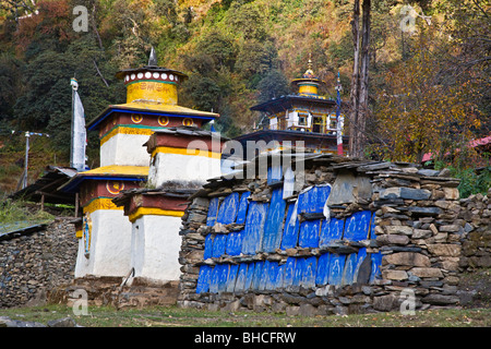 CHORTENS and a MANI WALL at a remote TIBETAN BUDDHIST MONASTERY - NEPAL HIMALALA Stock Photo