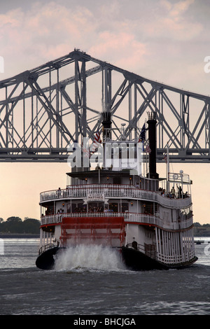 Natchez Paddle Steamer & Crescent City Connection Bridge, New Orleans, Louisiana, USA Stock Photo