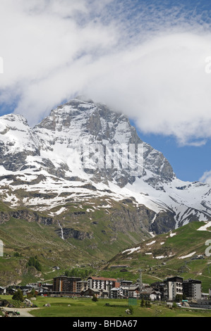 Cloud formations over the Matterhorn Il Cervino from Breuil Cervinia Italy showing the features of Orographic cloud Stock Photo