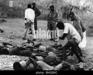 geography / travel, Congo, events, Simba uprising 1964 - 1965, villagers beating captures rebels to death, December 1964, Stock Photo