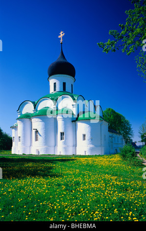 The Trinity cathedral view, Aleksandrovskiy settlement of Ivan the terrible (monastery) in bloom,  Alexandrov, Russia Stock Photo