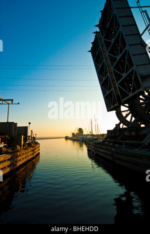 Open railway balance bridge over river Peene, Anklam, Mecklenburg-Western Pomerania, Germany | Eisenbahnbrücke, Peene, Anklam, M Stock Photo